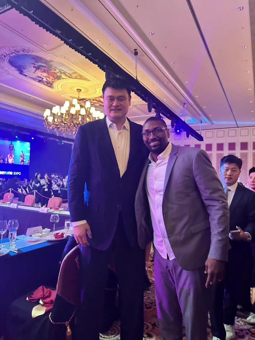 阿泰斯特曬與姚明合照：這是我最喜歡的隊(duì)友 姚??！